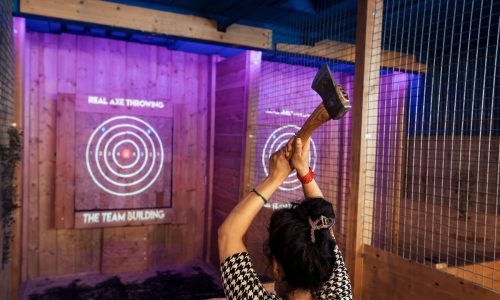 Werper haalt bovenhands uit: de basis van de bijlwerpen techniek in Utrecht